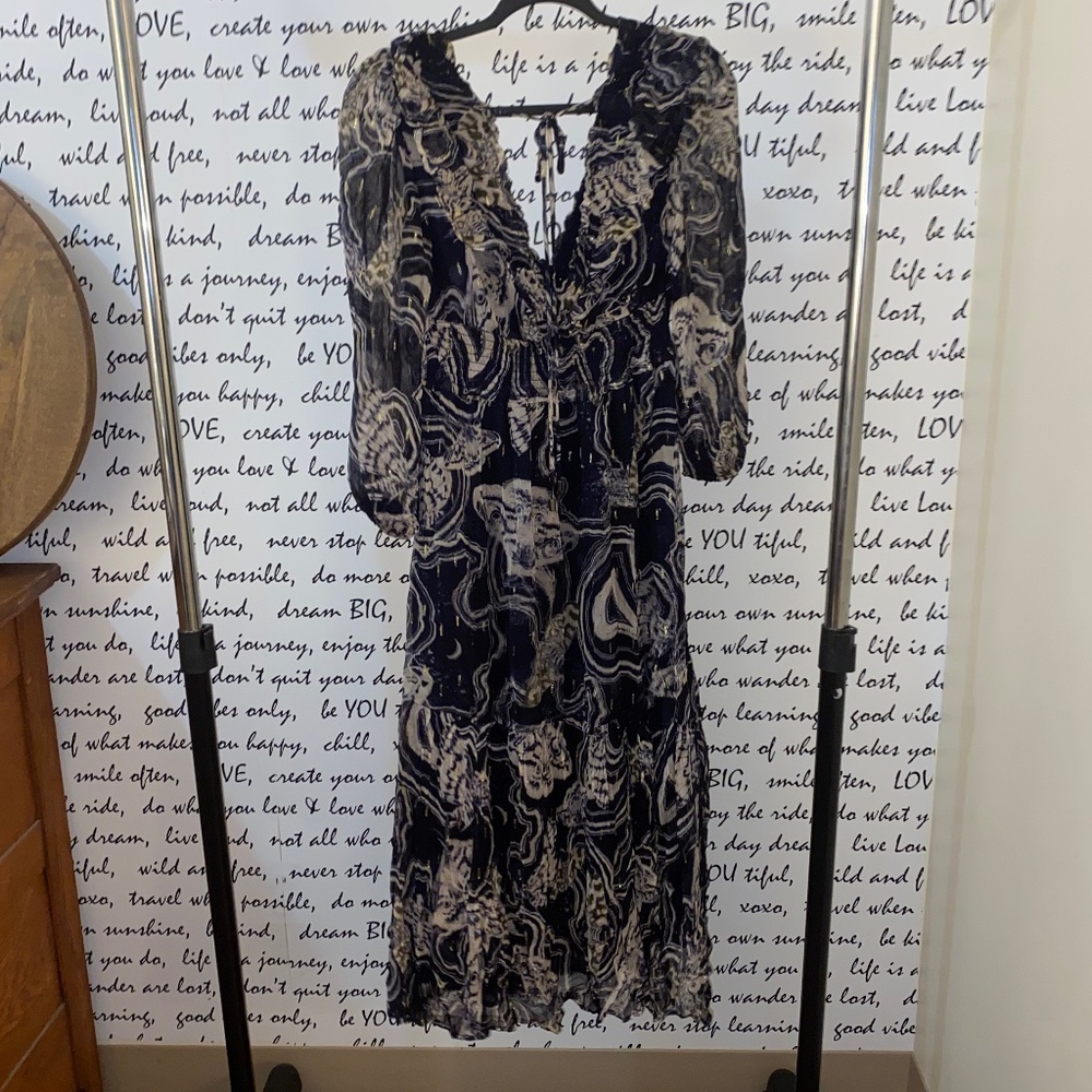 NEW Printer Johnson Long-Sleeve V-Neck Textured Midi Dress - Picture 8 of 9